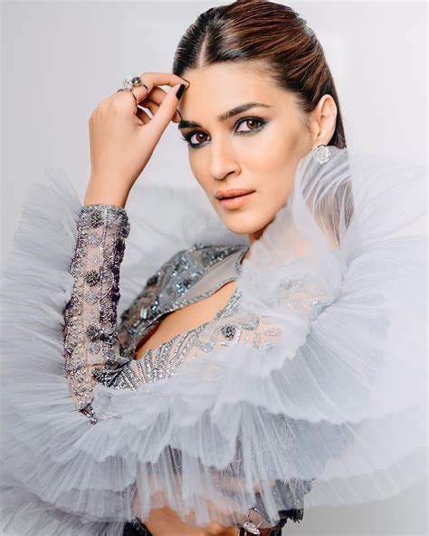 kriti sanon nip